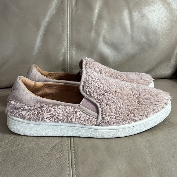 UGG Ricci Slip On Fuzzy Shoes - Picture 4 of 11